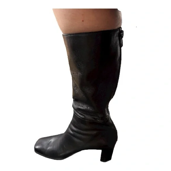 STUART WEITZMAN very soft black leather boots, size 8 - Picture 10 of 12